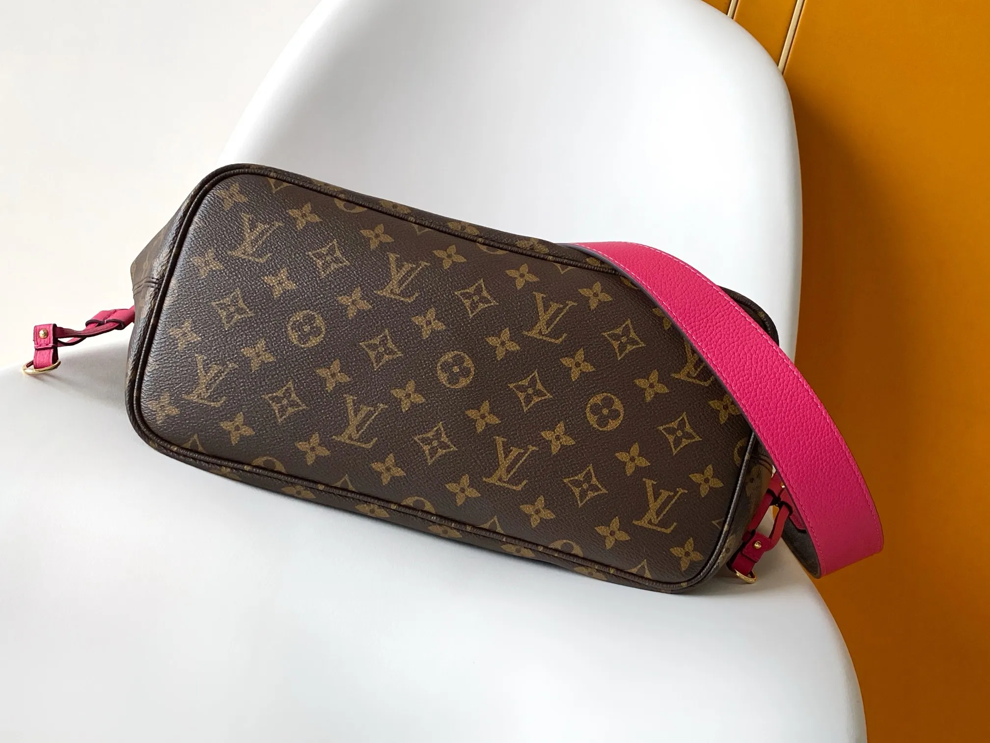 All categories Official website "Brand Women's Bags" Women's Bags 💙 LV 2026 new LV hand-held crossbody bag