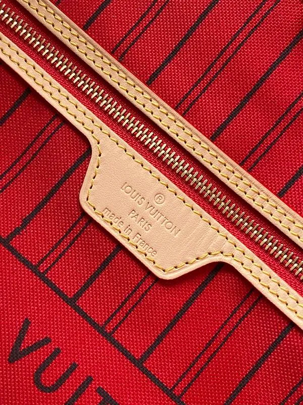 All categories Official website "Brand Women's Bags" Women's Bags 💙 LV 2026 new LV hand-held crossbody bag