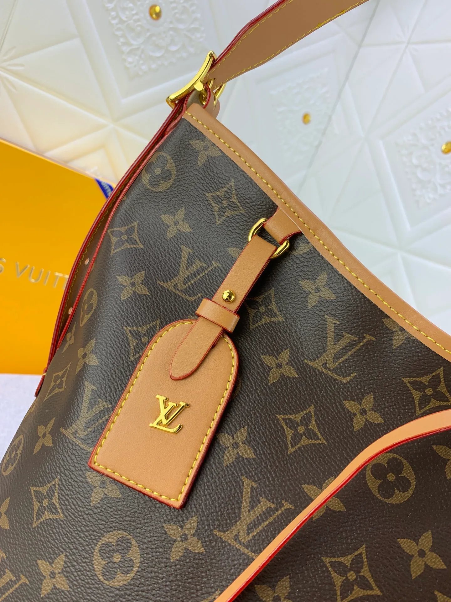 All Categories Official Website "Brand Women's Bags" Women's Bags 💙 LV Upgraded Original Presbyopia CARRYALL Handbags Inspired by the retro details of the archives. What is particularly commendable is the detachable zipper clutch, which can be used alone as a delicate clutch or as an extra pocket. Bright lining tone in Monogram Classic Sail