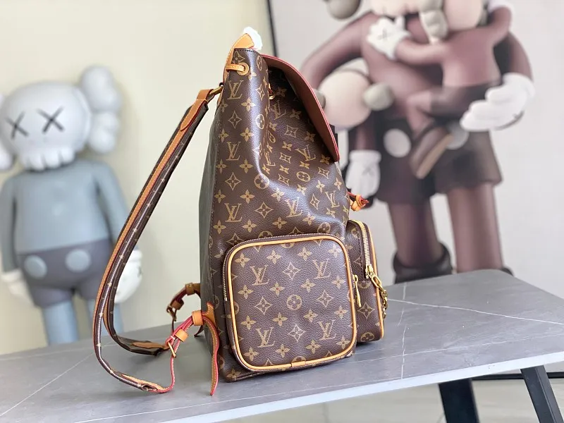 All categories 💚 Authentic bags 💚 LV LV classic backpack