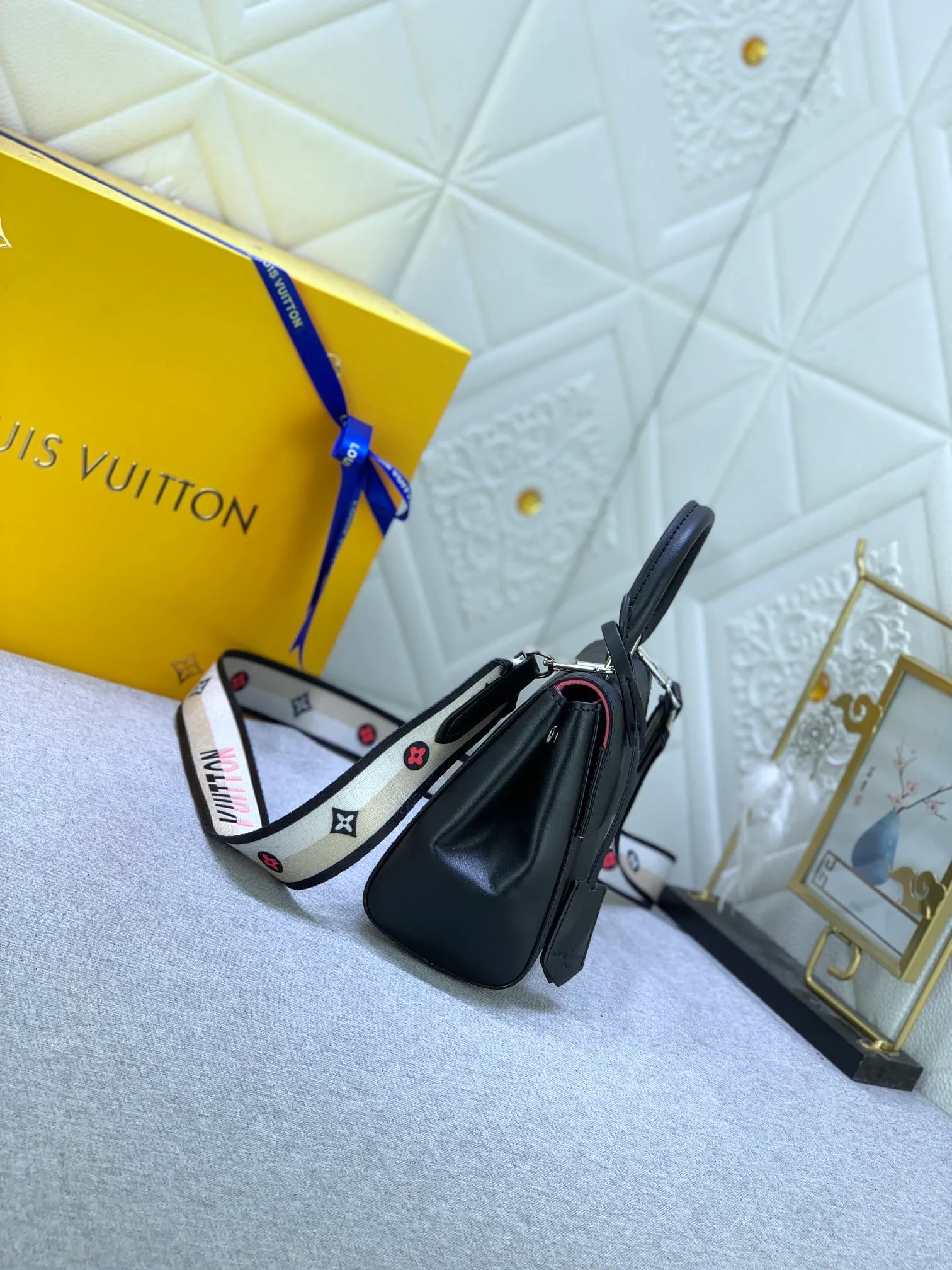 All Categories Official Website "Brand Women's Bags" Women's Bags 💙 LV 2023 New LV Crossbody Bag