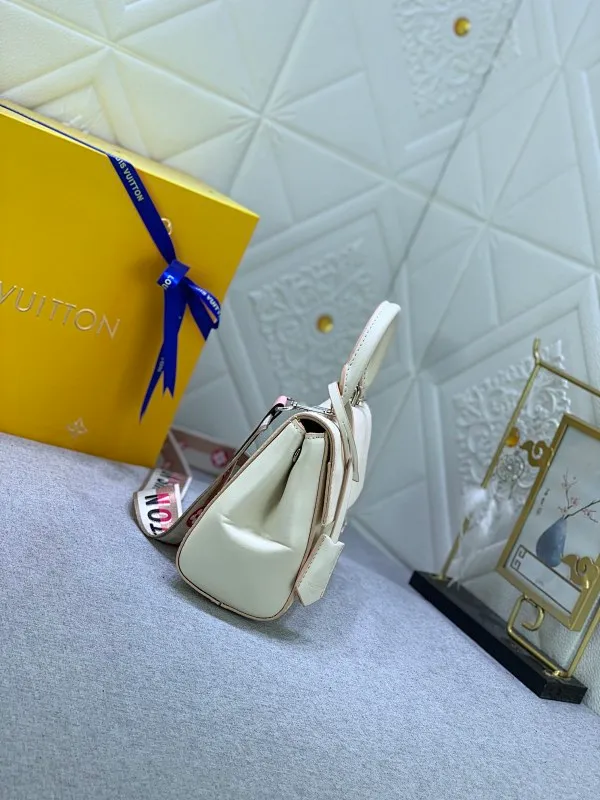 All Categories Official Website "Brand Women's Bags" Women's Bags 💙 LV 2023 New LV Crossbody Bag