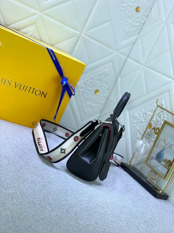 All Categories Official Website "Brand Women's Bags" Women's Bags 💙 LV 2023 New LV Crossbody Bag