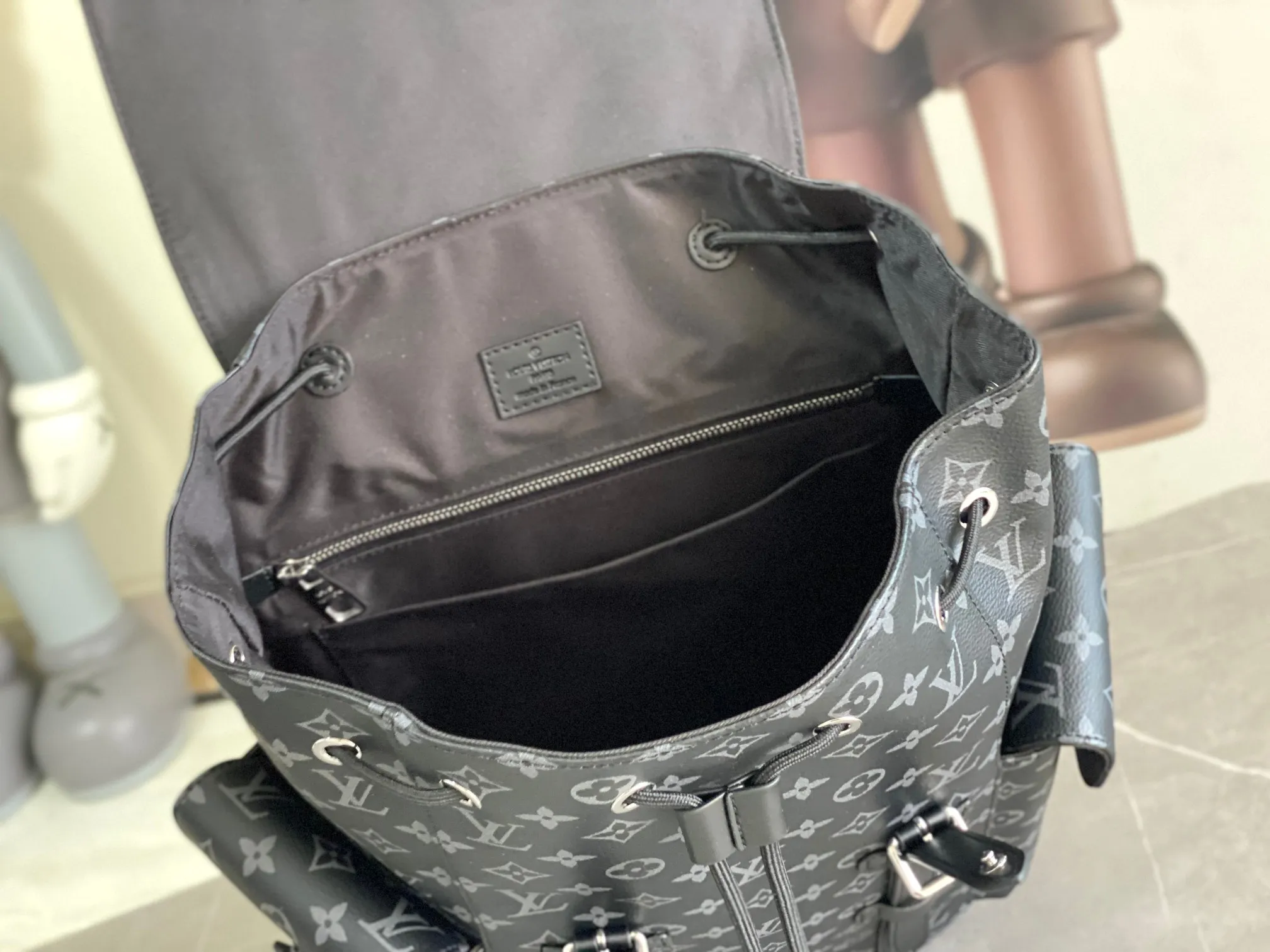 All Categories 💚 Authentic Grade Bags 💚 LV 2026 New LV Backpack Luxury Replica Large Capacity
