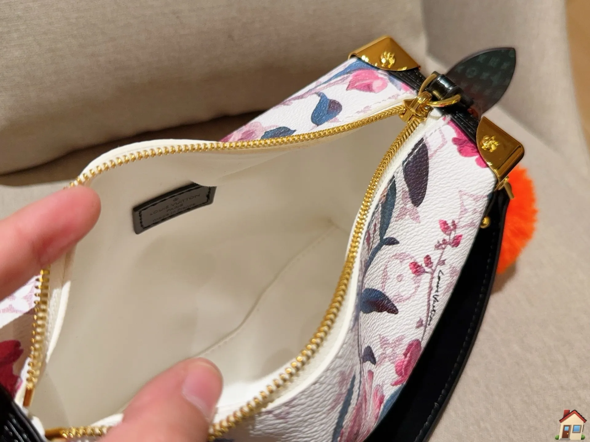 All categories Official website "Brand Women's Bags" Women's Bags 💙 LV 2025 new LV armpit bag