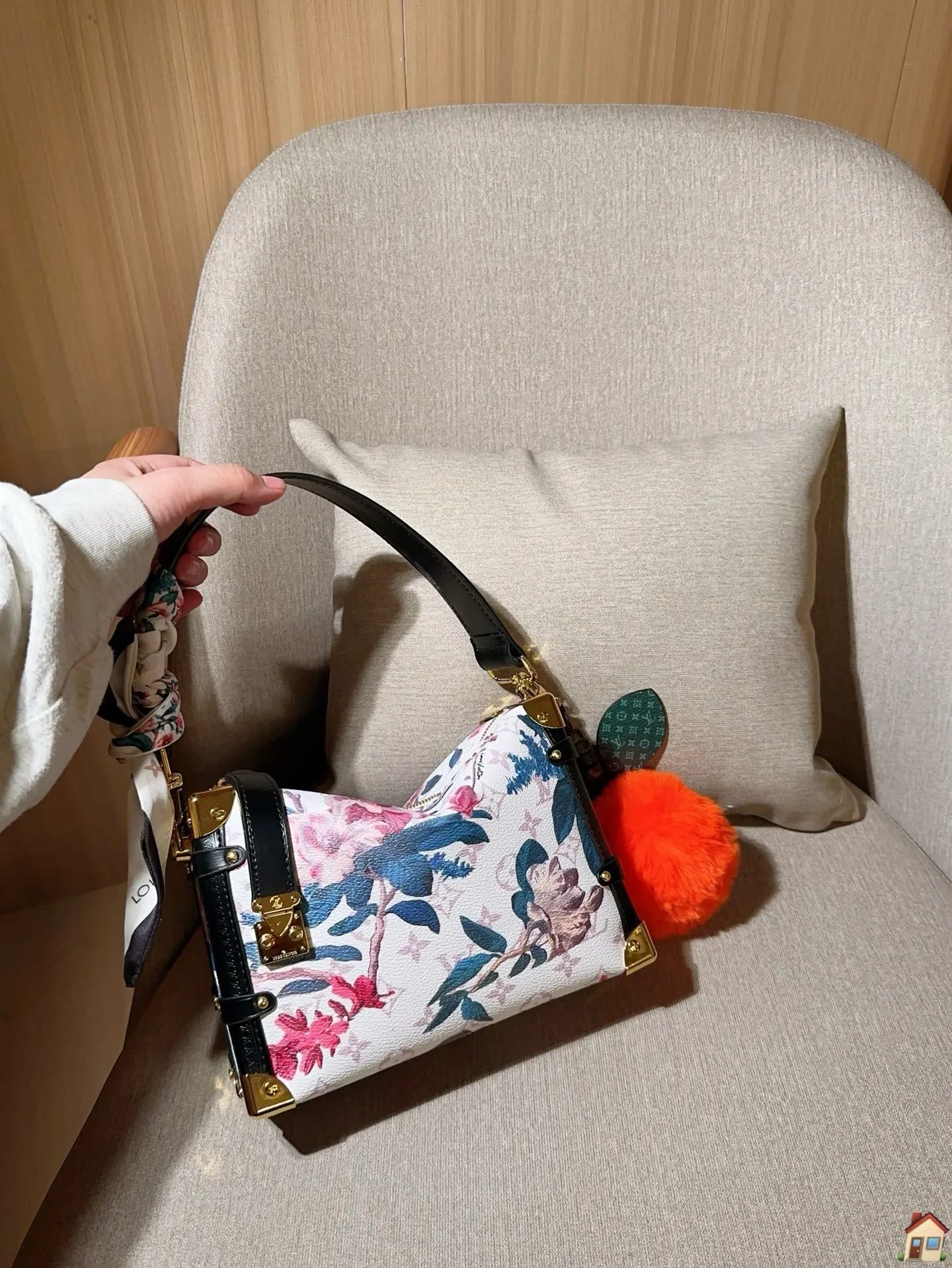 All categories Official website "Brand Women's Bags" Women's Bags 💙 LV 2025 new LV armpit bag