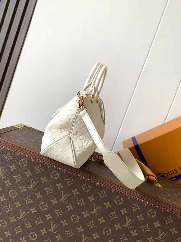 All Categories Official Website "Brand Women's Bags" Women's Bags 💙 LV 2026 Official Website New LV Crossbody Bag