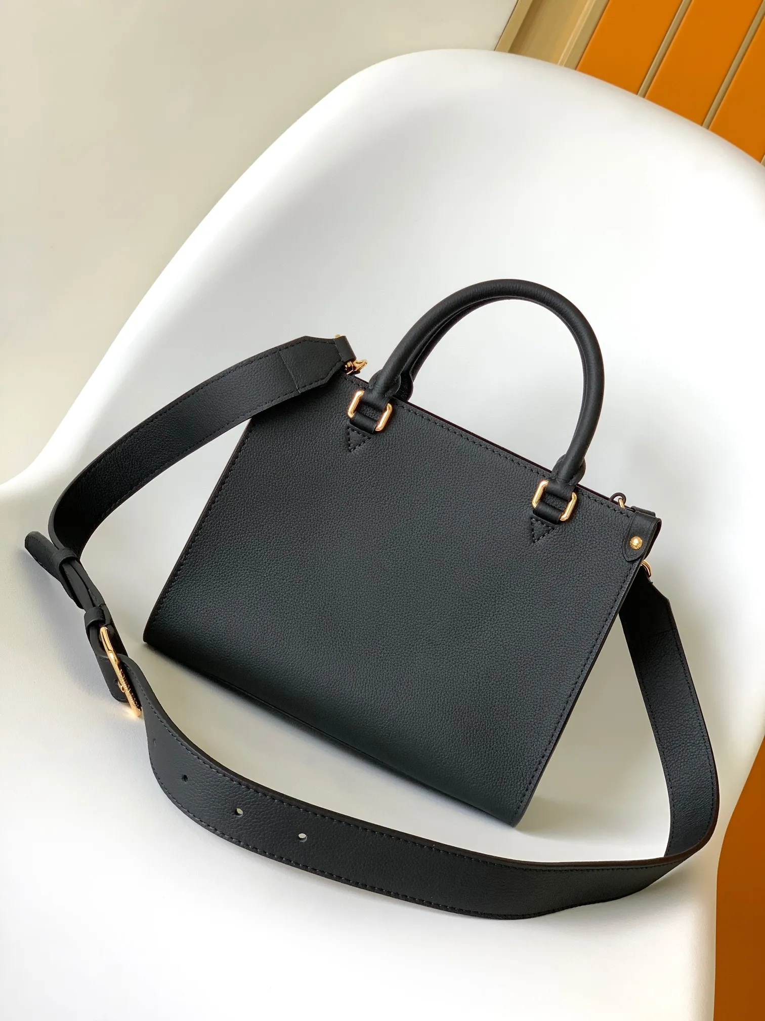 All categories Official website "Brand Women's Bags" Women's Bags 💙 LV 2026 new LV hand-held crossbody bag