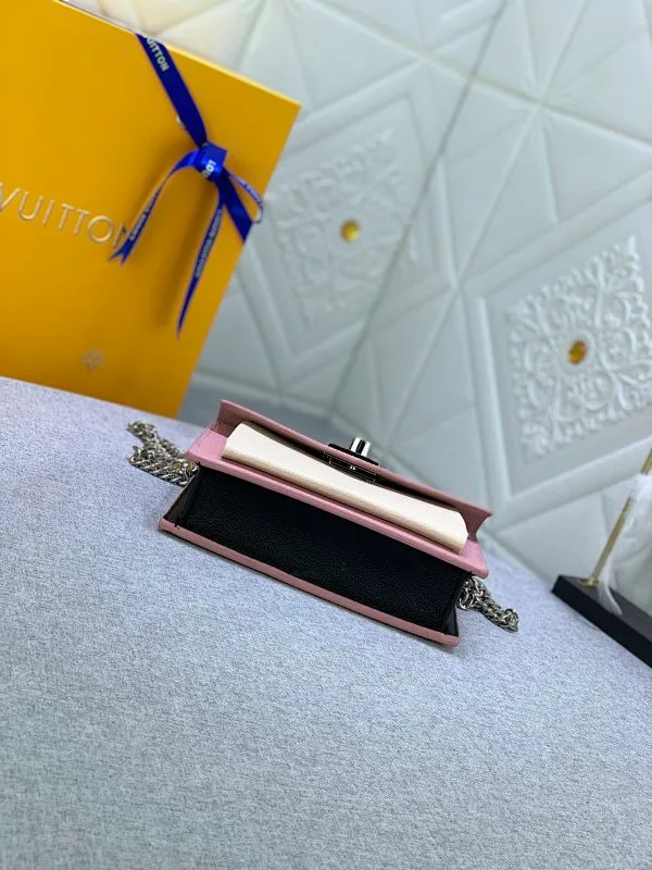 All Categories Official Website "Brand Women's Bags" Women's Bags 💙 LV This Mylockme Pochette chain bag is made of soft cow leather and continues the core elements of the Lockme series with an envelope-style flap, front pocket and LV letter hook. The trendy construction is suitable for storing mobile phones and other essentials, and the long chain allows for shoulder or cross-body wear. Detailed