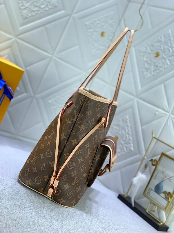 All Categories Official Website "Brand Women's Bags" Women's Bags 💙 LV upgraded original version [NEVERFULL Medium Handbag] (new silk screen shopping bag) The classic lines of the Never full MM handbag are made of colorful Monogram canvas and external front pockets, giving it a retro feel. Gold hardware - including pocket buckles - and leather