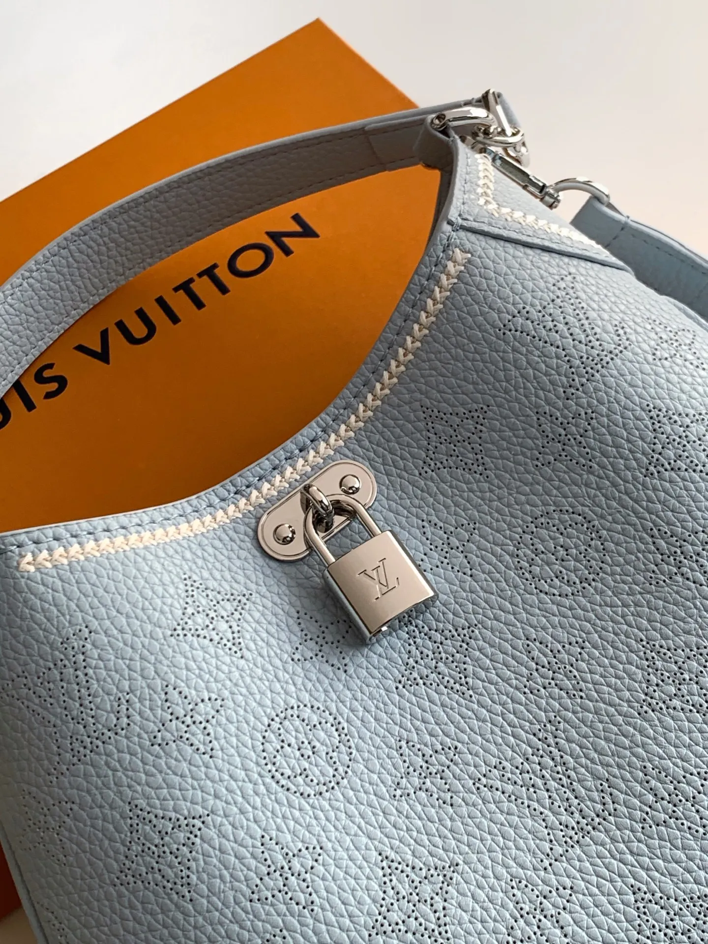 All Categories Official Website "Brand Women's Bags" Women's Bags 💙 LV 2026 New LV Armpit Crossbody Bag