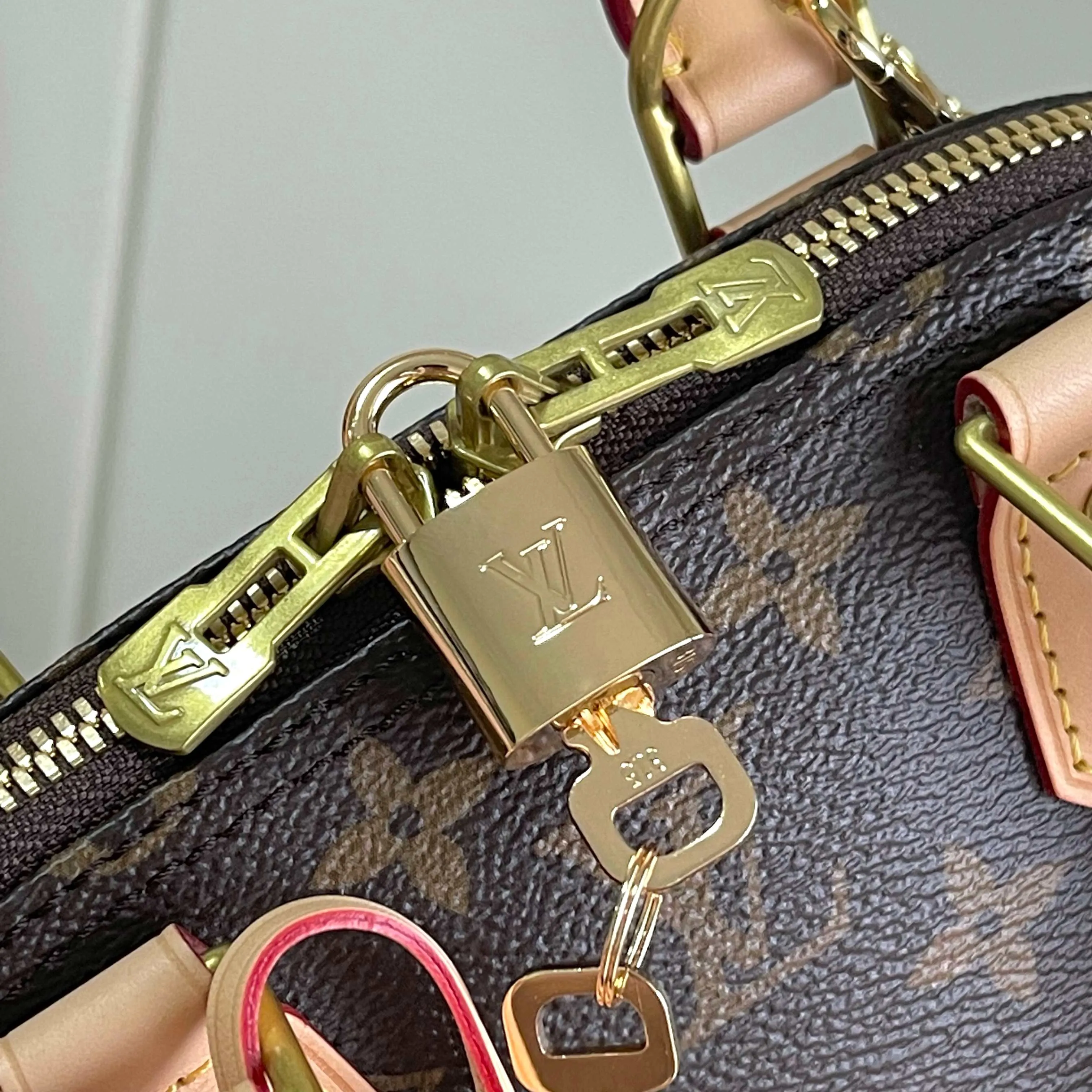 All Categories Official Website "Brand Women's Bags" Women's Bags 💙 LV LV 2026 New Crossbody Shoulder Bag