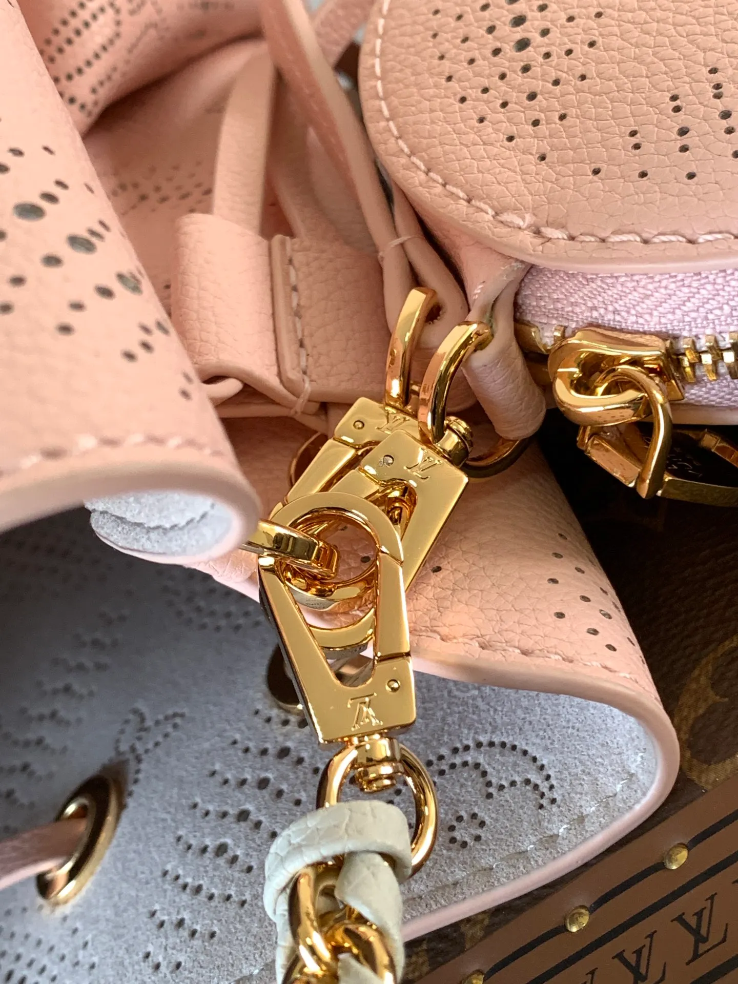 All Categories Official Website "Brand Women's Bags" Women's Bags 💙 LV 2026 New LV Crossbody Bag