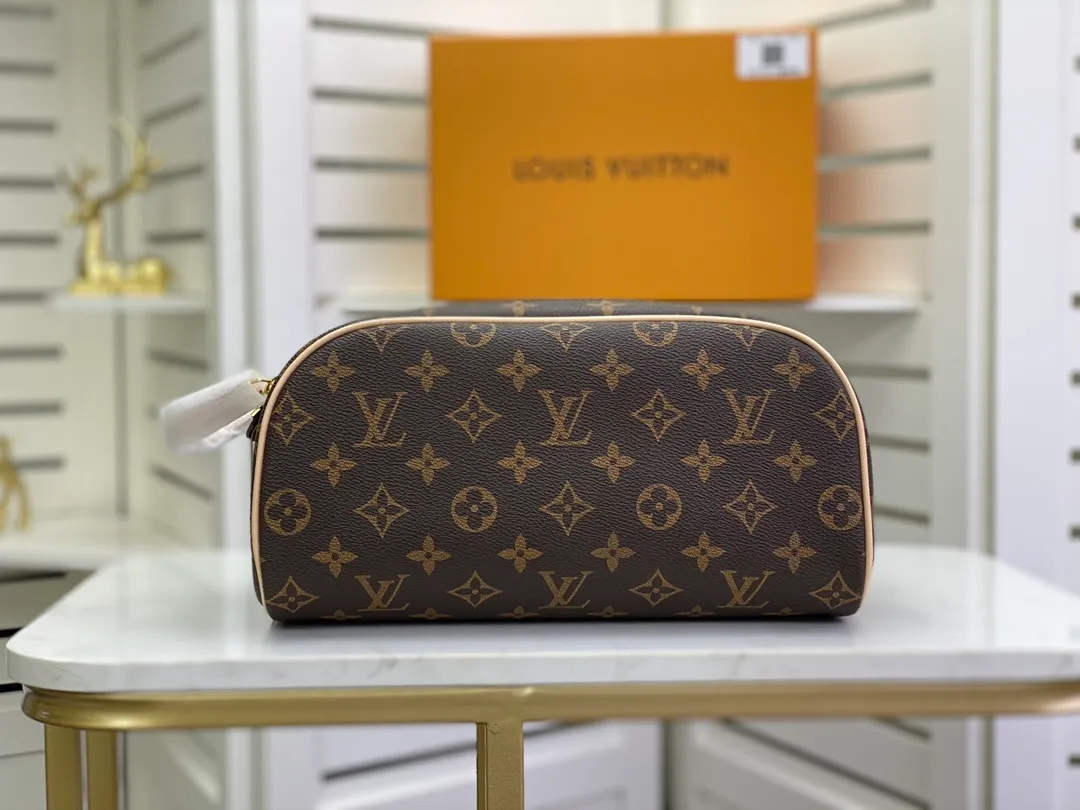 All categories Official website "Brand Women's Bags" Women's Bags 💙 LV 2022 Official New LV Cosmetic Bag Wholesale 5800800 High Quality Size: 28-16-13CM
