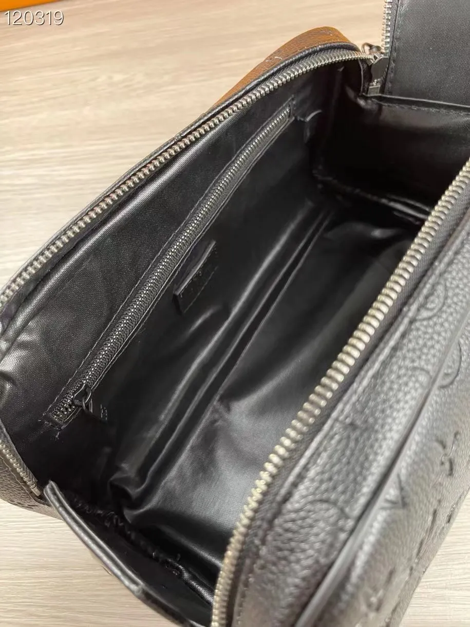 All categories Official website "Brand Women's Bags" Women's Bags 💙 LV 2025 new LV toiletry bag
