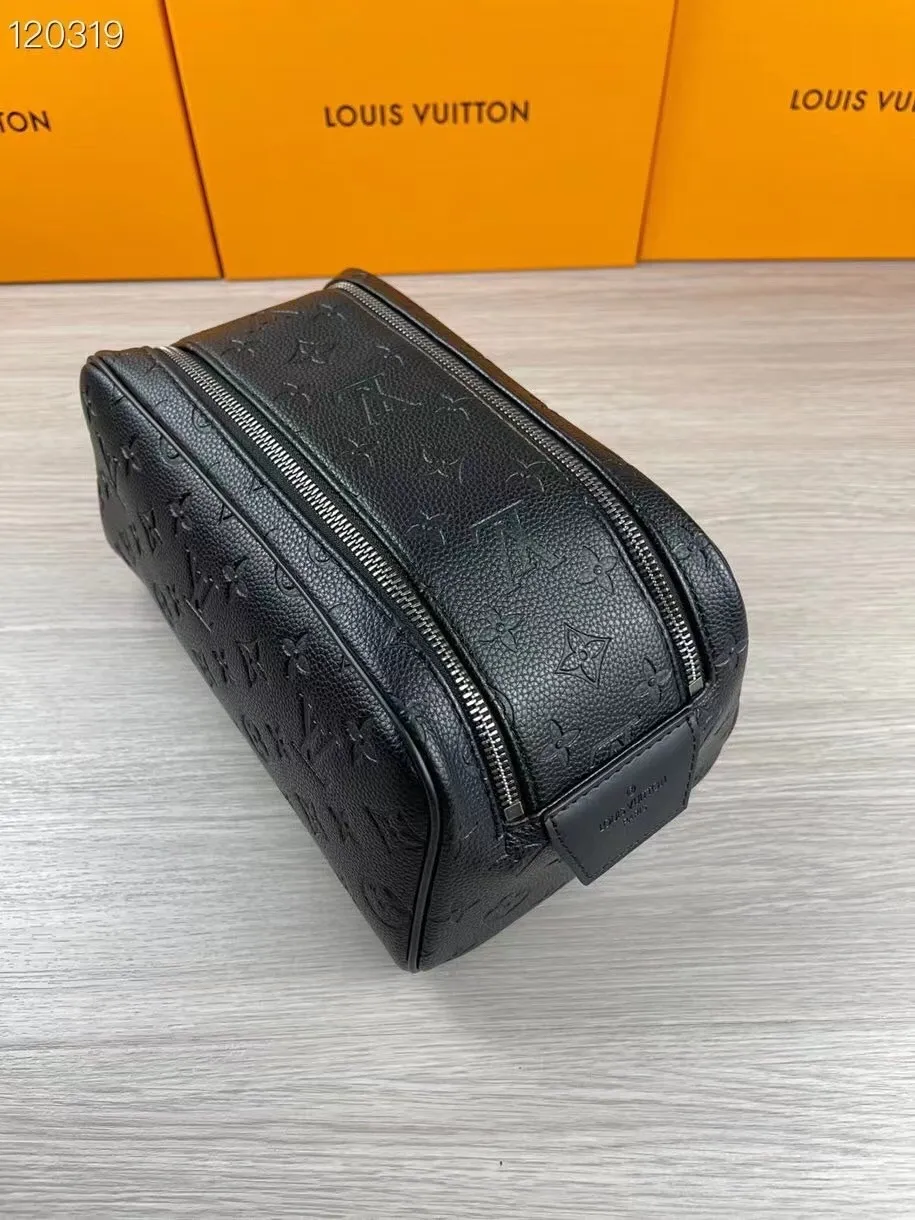 All categories Official website "Brand Women's Bags" Women's Bags 💙 LV 2025 new LV toiletry bag