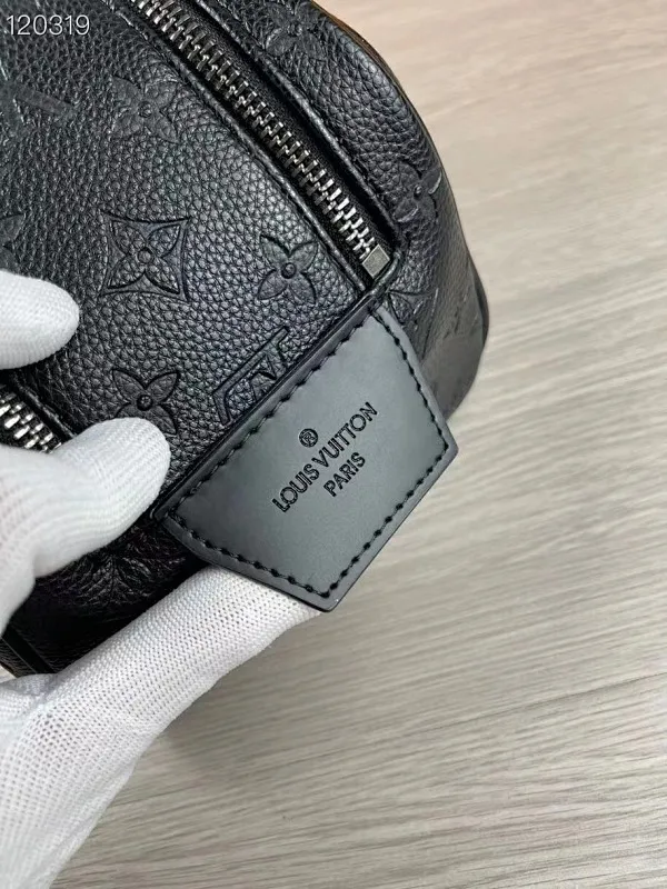 All categories Official website "Brand Women's Bags" Women's Bags 💙 LV 2025 new LV toiletry bag