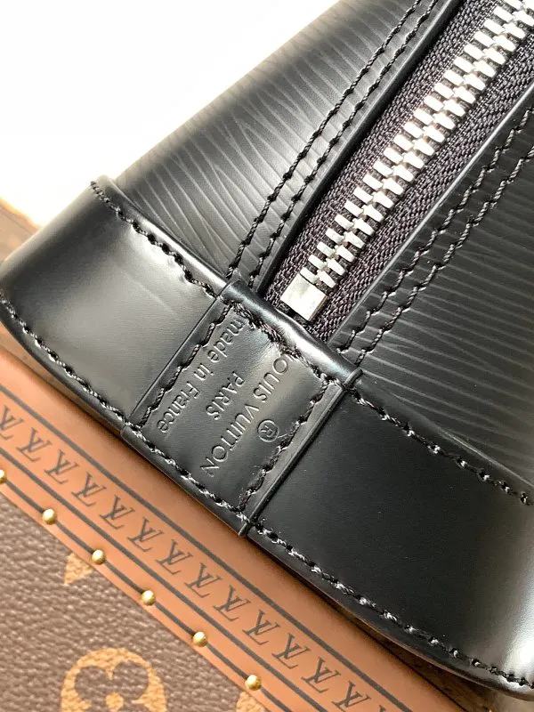 All Categories Official Website "Brand Women's Bags" Women's Bags 💙 LV 2026 New LV Crossbody Bag