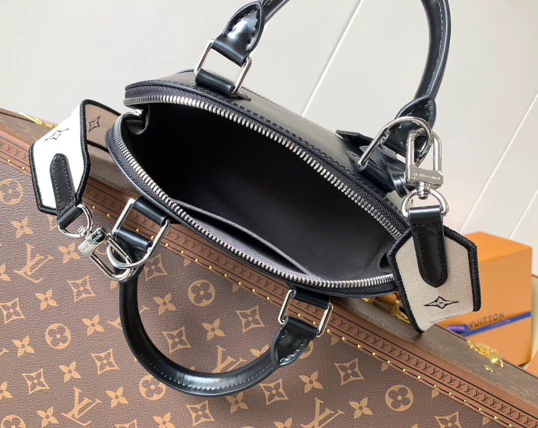 All Categories Official Website "Brand Women's Bags" Women's Bags 💙 LV 2026 New LV Crossbody Bag