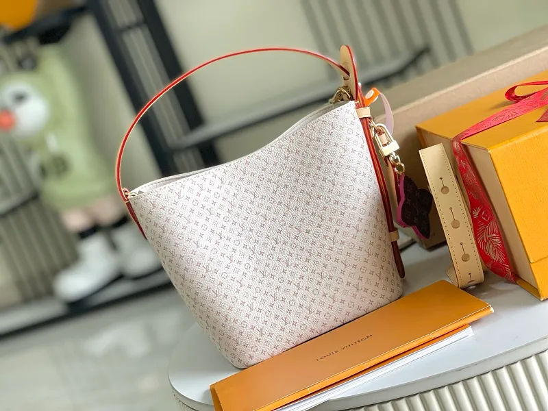 All Categories 💚 Authentic Grade Bags 💚 LV 2026 New LV Top Replica Crossbody Shoulder Bag