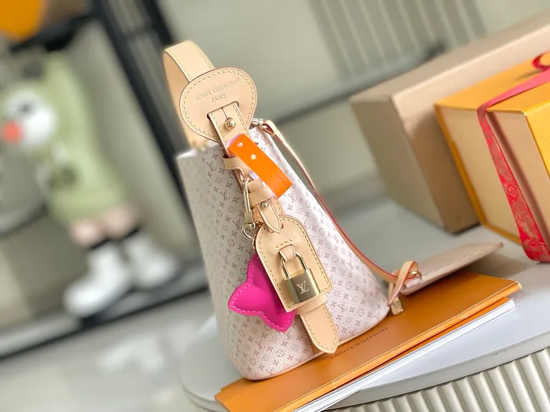 All Categories 💚 Authentic Grade Bags 💚 LV 2026 New LV Top Replica Crossbody Shoulder Bag