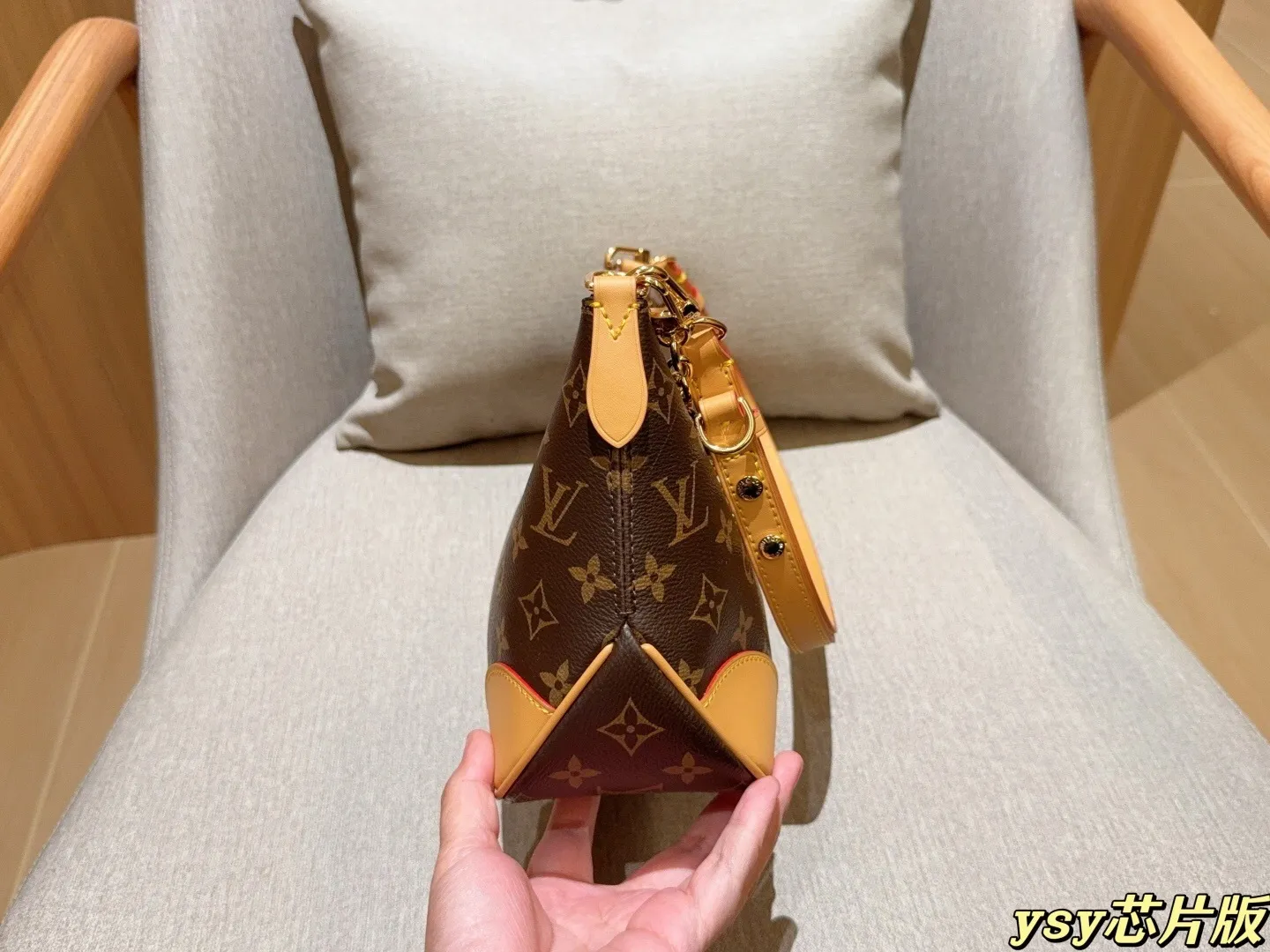 All categories Official website "Brand Women's Bags" Women's Bags 💙 LV 2025 new LV armpit bag