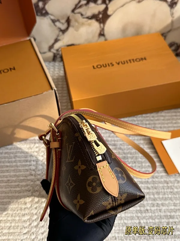 All categories Official website "Brand Women's Bags" Women's Bags 💙 LV 2025 new LV armpit bag