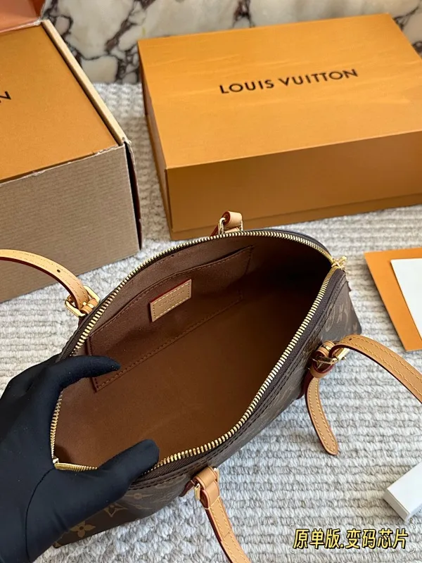 All categories Official website "Brand Women's Bags" Women's Bags 💙 LV 2025 new LV armpit bag