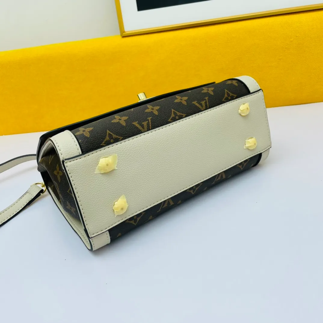All categories Official website "Brand Women's Bags" Women's Bags 💙 LV 2022 official new LV patented cowhide crossbody bag wholesale 58002100 High quality Size: 26-18-8 CM
