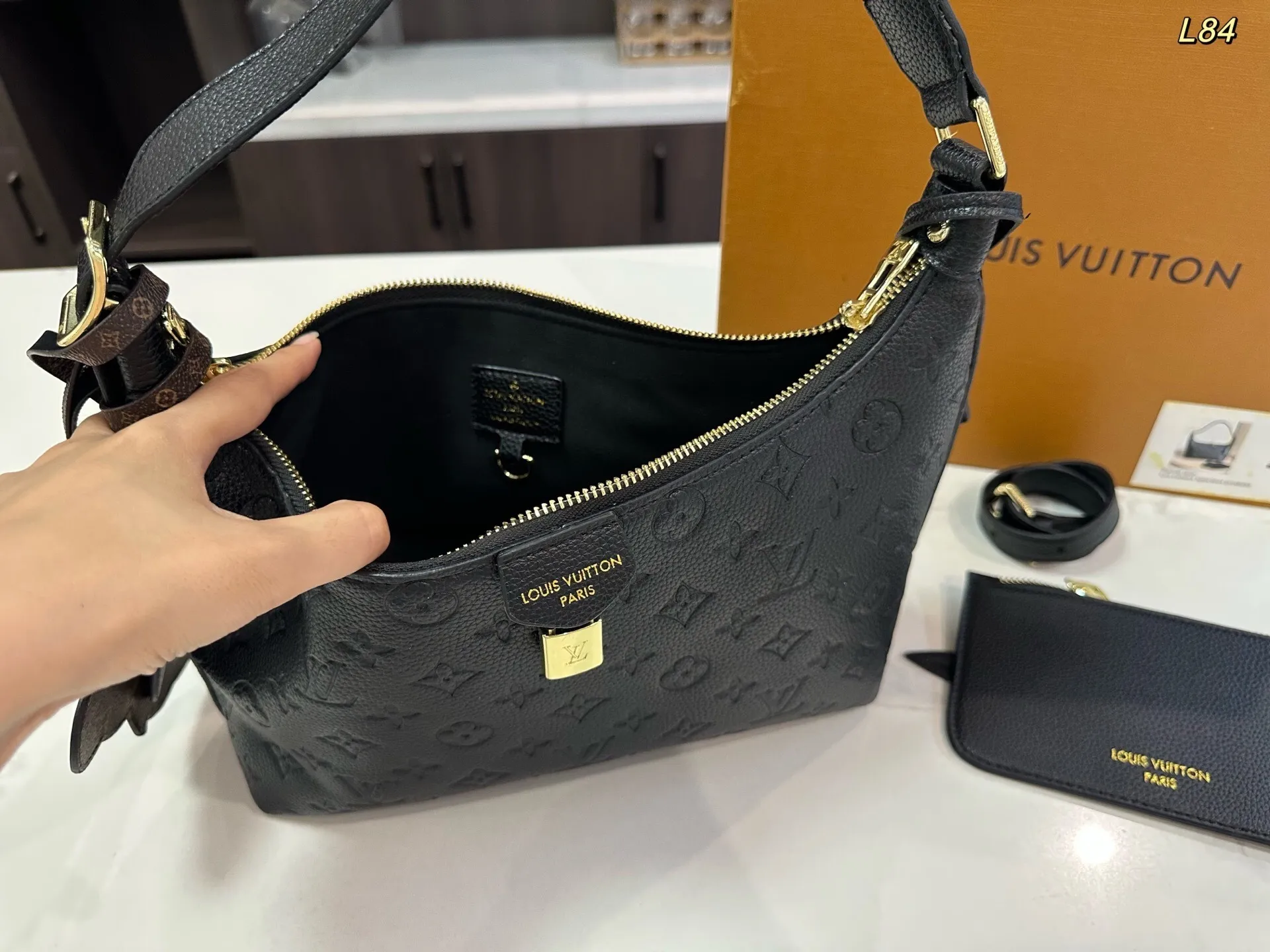 All categories Official website "Brand Women's Bags" Women's Bags 💙 LV 2025 new LV armpit bag