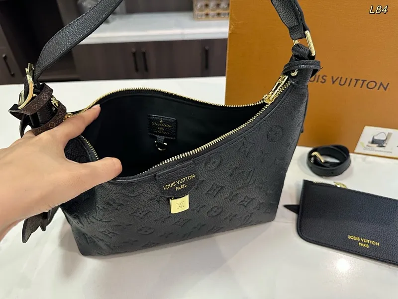 All categories Official website "Brand Women's Bags" Women's Bags 💙 LV 2025 new LV armpit bag