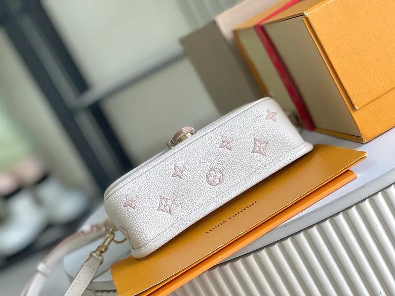 All Categories 💚 Authentic Grade Bags 💚 LV 2026 New LV Top Replica Crossbody Shoulder Bag