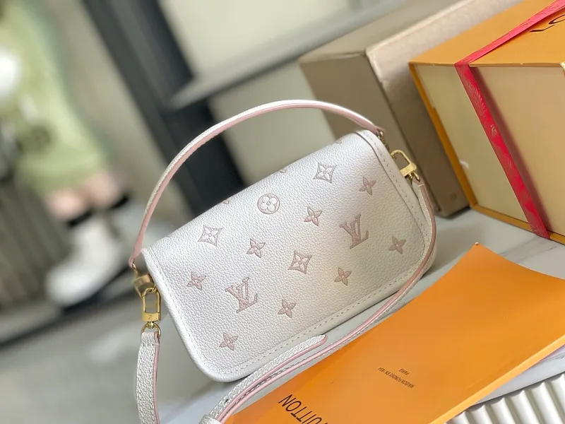 All Categories 💚 Authentic Grade Bags 💚 LV 2026 New LV Top Replica Crossbody Shoulder Bag