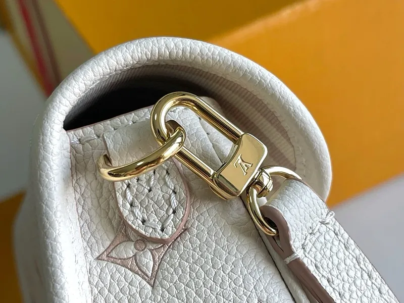 All Categories 💚 Authentic Grade Bags 💚 LV 2026 New LV Top Replica Crossbody Shoulder Bag