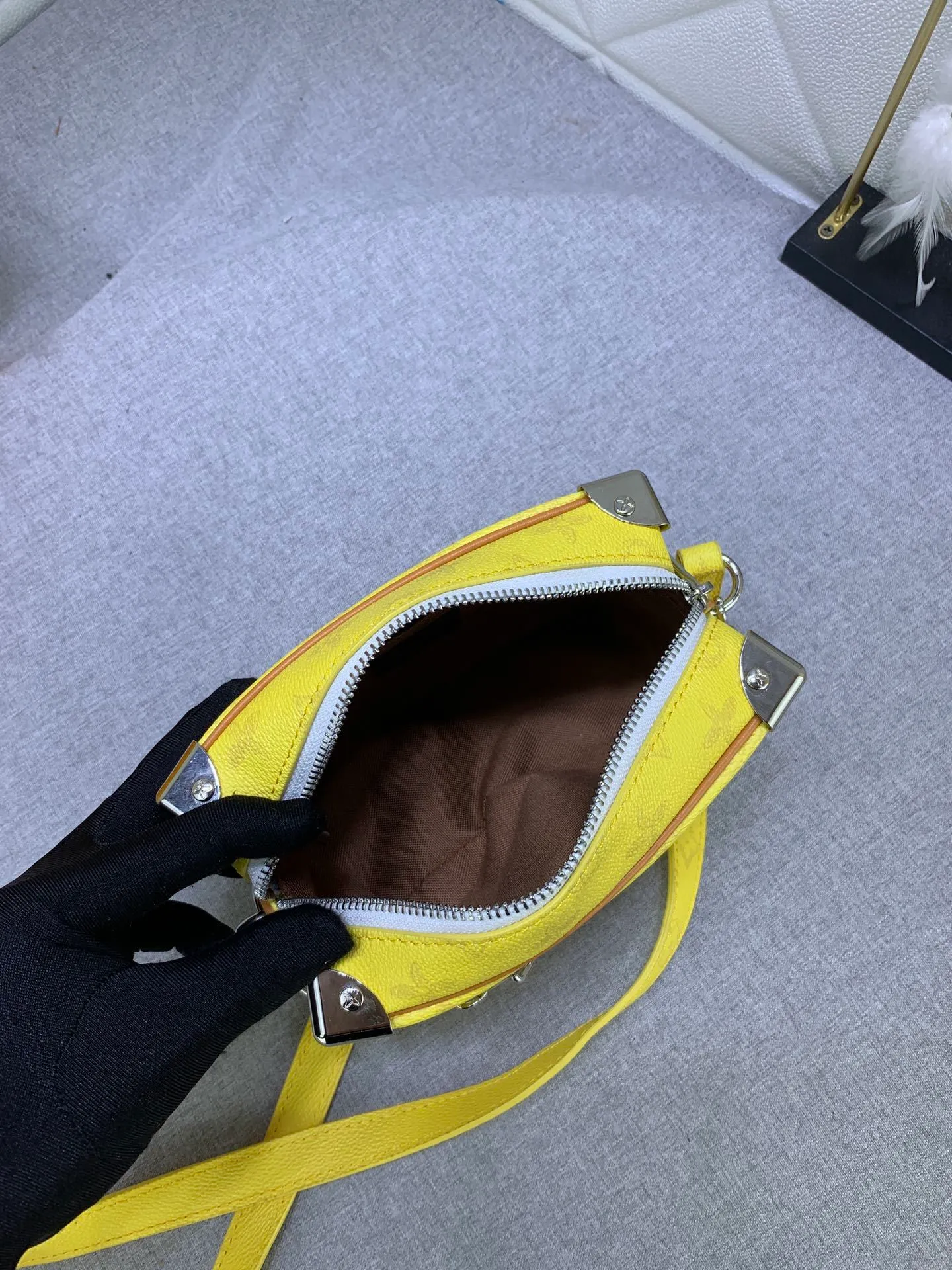 All Categories Official Website "Brand Women's Bags" Women's Bags 💙 LV has the new "Louis Vuitton!" signature printed on its vintage Monogram canvas and chunky chain, a mini soft trunk bag that is part of Virgil Abra's everyday LV capsule of the Men's Fall/Winter 2021-22 collection. Boxy shape and eight pieces of hardware to reinforce the corners. Can
