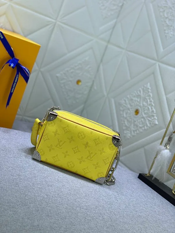 All Categories Official Website "Brand Women's Bags" Women's Bags 💙 LV has the new "Louis Vuitton!" signature printed on its vintage Monogram canvas and chunky chain, a mini soft trunk bag that is part of Virgil Abra's everyday LV capsule of the Men's Fall/Winter 2021-22 collection. Boxy shape and eight pieces of hardware to reinforce the corners. Can