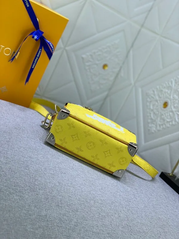All Categories Official Website "Brand Women's Bags" Women's Bags 💙 LV has the new "Louis Vuitton!" signature printed on its vintage Monogram canvas and chunky chain, a mini soft trunk bag that is part of Virgil Abra's everyday LV capsule of the Men's Fall/Winter 2021-22 collection. Boxy shape and eight pieces of hardware to reinforce the corners. Can