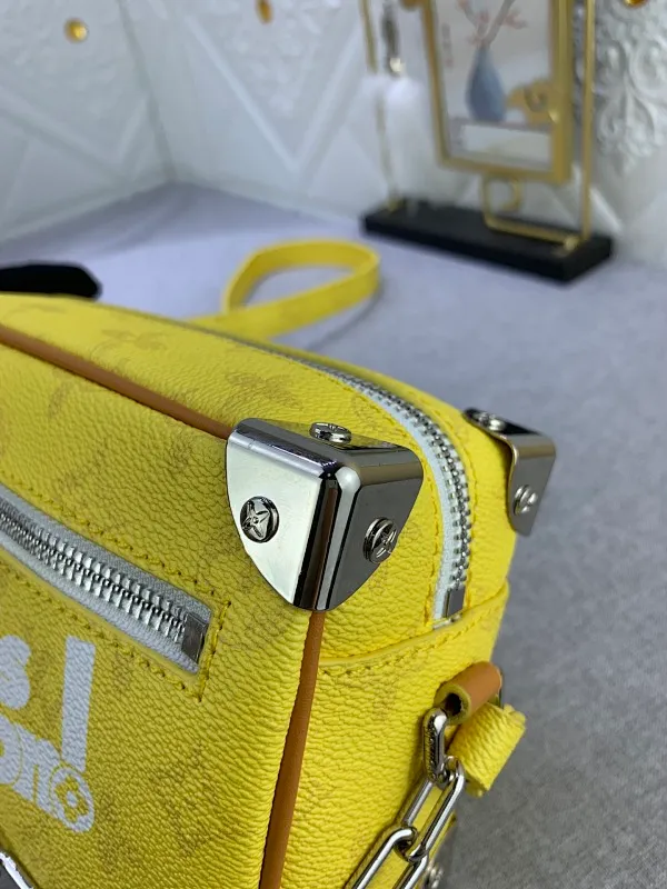 All Categories Official Website "Brand Women's Bags" Women's Bags 💙 LV has the new "Louis Vuitton!" signature printed on its vintage Monogram canvas and chunky chain, a mini soft trunk bag that is part of Virgil Abra's everyday LV capsule of the Men's Fall/Winter 2021-22 collection. Boxy shape and eight pieces of hardware to reinforce the corners. Can