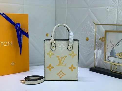 All categories Official website "Brand Women's Bags" Women's Bags 💙 LV 2022 official new LV handbag wholesale 58001200 High quality Size: 14-17-5 CM
