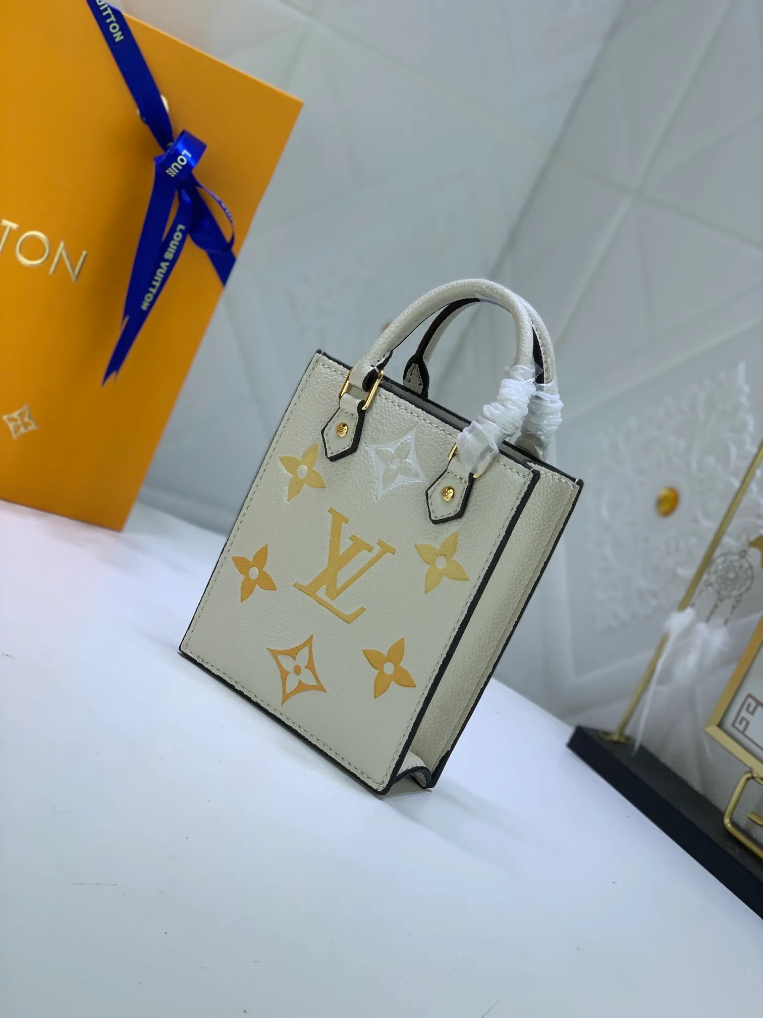 All categories Official website "Brand Women's Bags" Women's Bags 💙 LV 2022 official new LV handbag wholesale 58001200 High quality Size: 14-17-5 CM