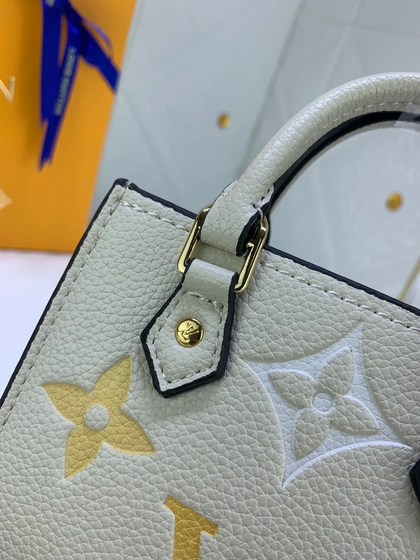 All categories Official website "Brand Women's Bags" Women's Bags 💙 LV 2022 official new LV handbag wholesale 58001200 High quality Size: 14-17-5 CM