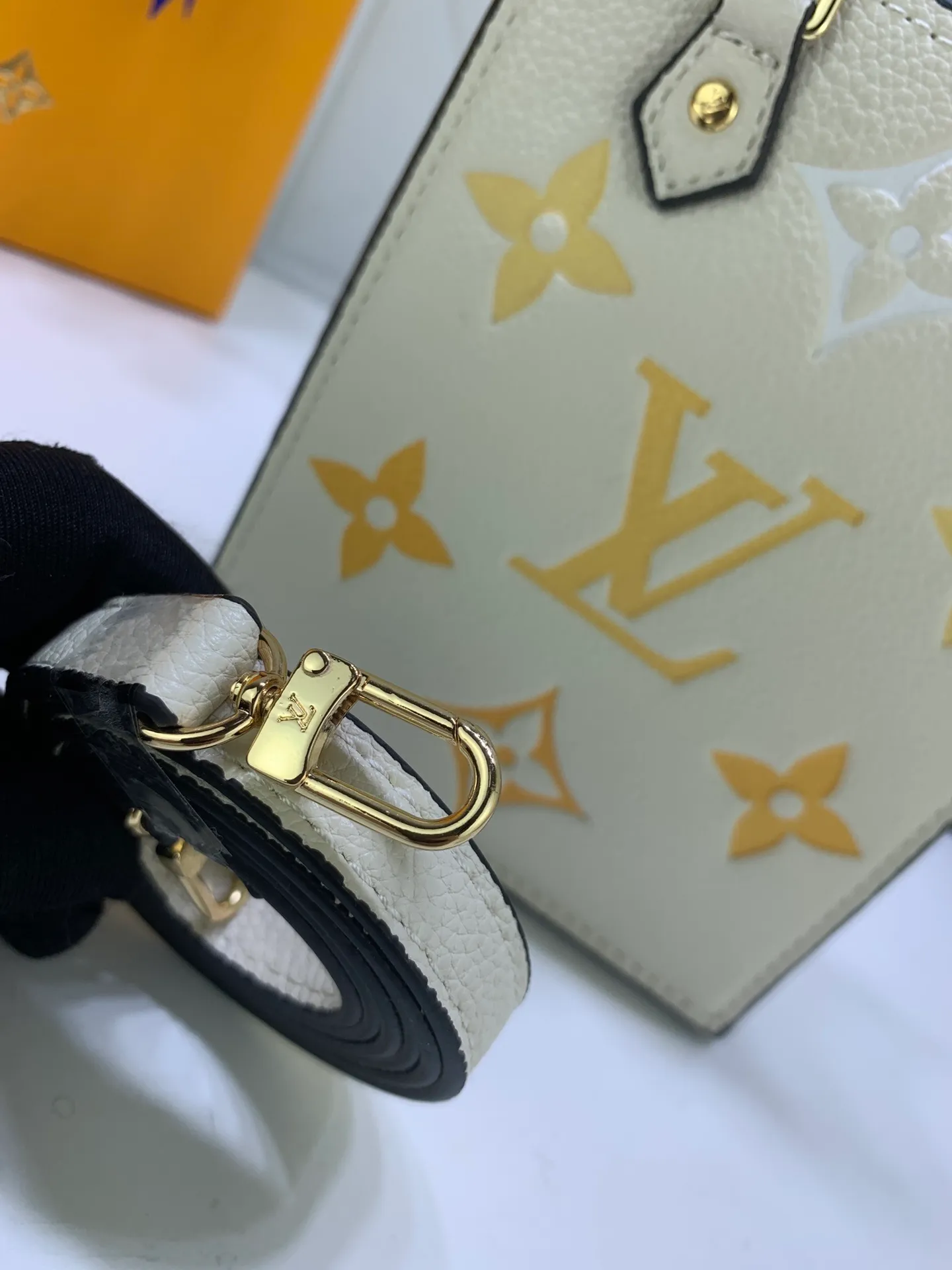 All categories Official website "Brand Women's Bags" Women's Bags 💙 LV 2022 official new LV handbag wholesale 58001200 High quality Size: 14-17-5 CM