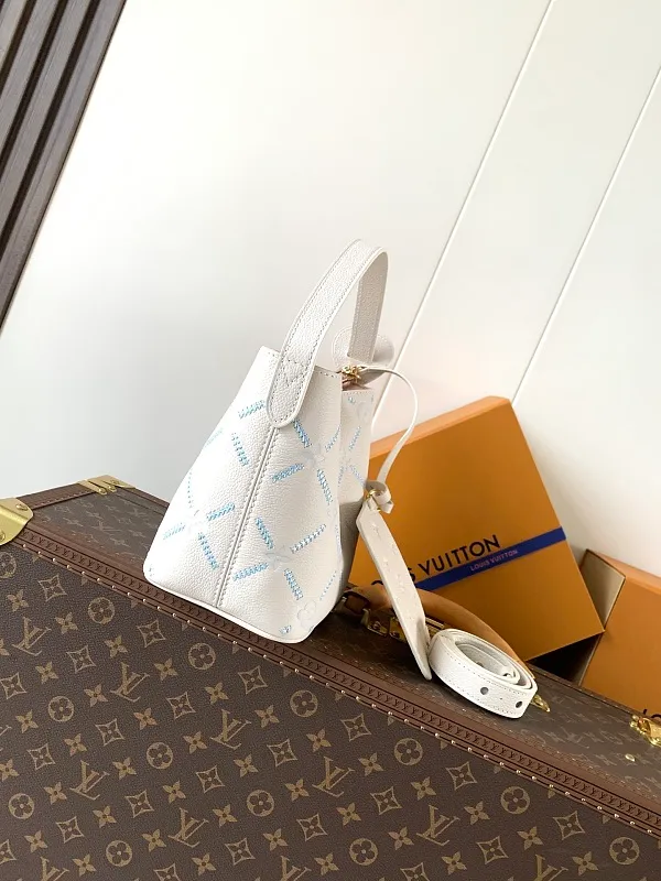 All Categories Official Website "Brand Women's Bags" Women's Bags 💙 LV 2026 New LV Armpit Crossbody Bag