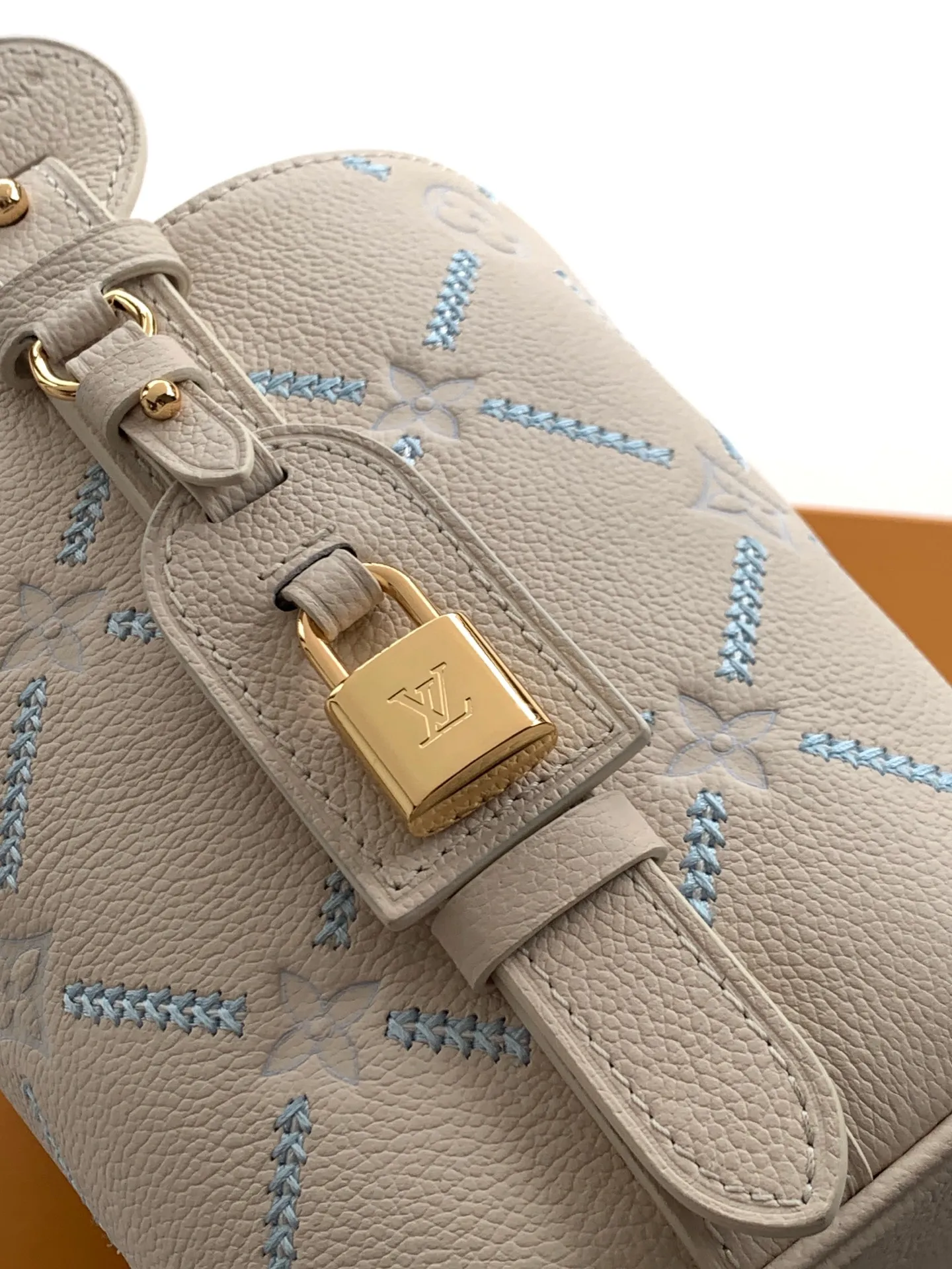 All Categories Official Website "Brand Women's Bags" Women's Bags 💙 LV 2026 New LV Armpit Crossbody Bag