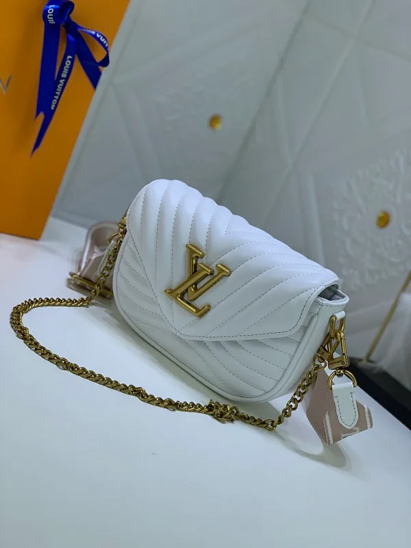 All Categories Official Website "Brand Women's Bags" Women's Bags 💙 LV Upgraded Original Multi Pochette New Wave handbags are made of smooth and soft quilted calf leather, dynamic design, adjustable shoulder straps, distressed gold metal accessories, bronze gold chain inscriptions and striped jacquard shoulder straps, etc. Provide multiple carrying methods, the coin-shaped round bag on the shoulder strap can be