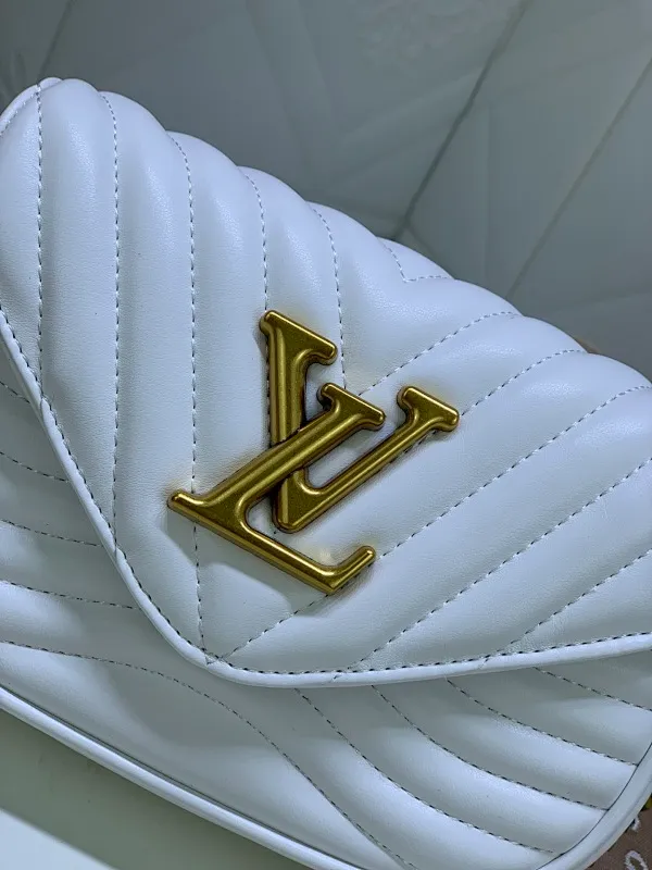 All Categories Official Website "Brand Women's Bags" Women's Bags 💙 LV Upgraded Original Multi Pochette New Wave handbags are made of smooth and soft quilted calf leather, dynamic design, adjustable shoulder straps, distressed gold metal accessories, bronze gold chain inscriptions and striped jacquard shoulder straps, etc. Provide multiple carrying methods, the coin-shaped round bag on the shoulder strap can be