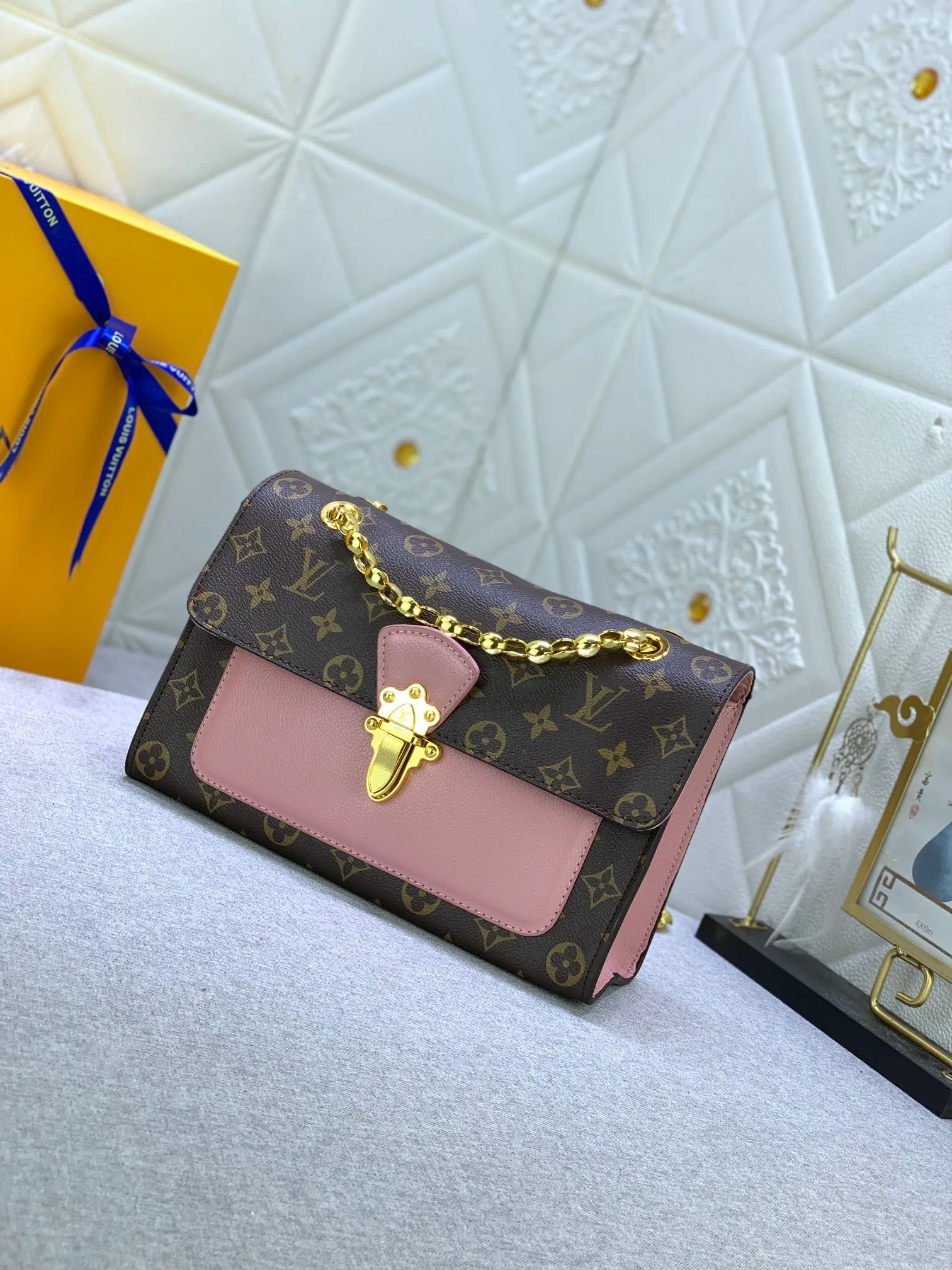 All Categories Official Website "Brand Women's Bags" Women's Bags 💙 LV French custom-made Monogram canvas and exquisite calfskin, top-notch handmade in Taiwan, perfect bottom arc of original order for quality, perfect combination of materials and unique hardware accessories, all investment regardless of cost, single shoulder, hand-held, cross-body all-match must-have style, exquisite crown lock buckle, showing the queen's style
