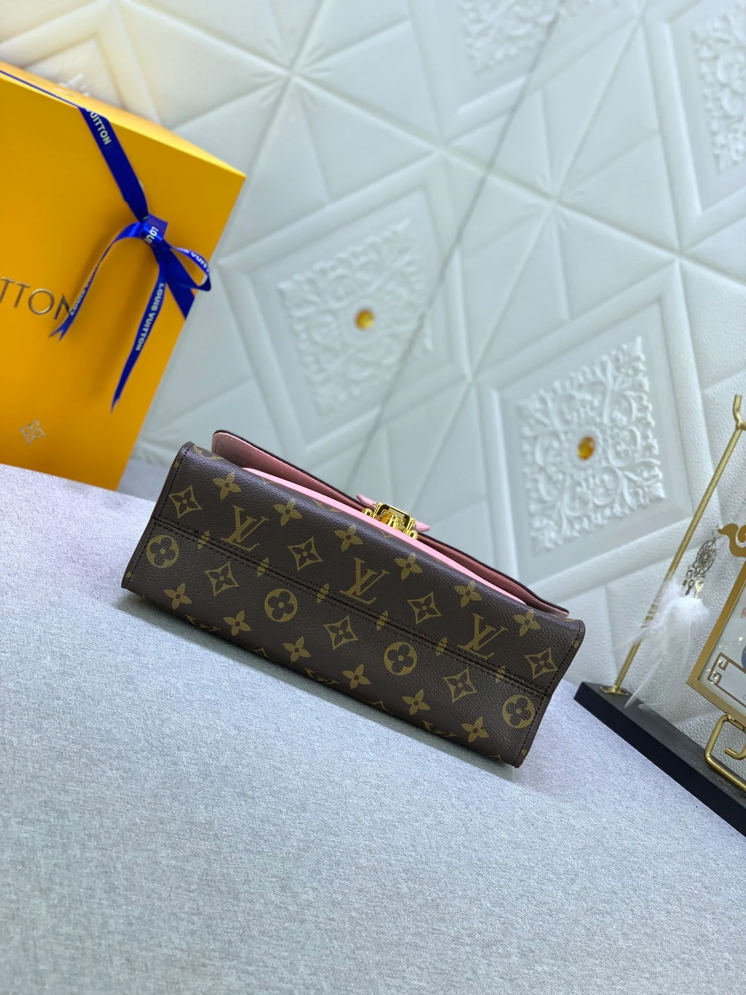 All Categories Official Website "Brand Women's Bags" Women's Bags 💙 LV French custom-made Monogram canvas and exquisite calfskin, top-notch handmade in Taiwan, perfect bottom arc of original order for quality, perfect combination of materials and unique hardware accessories, all investment regardless of cost, single shoulder, hand-held, cross-body all-match must-have style, exquisite crown lock buckle, showing the queen's style