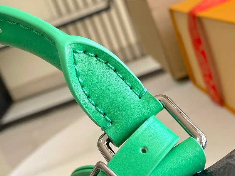 All Categories 💚 Authentic Grade Bags 💚 LV 2026 New LV Top Replica Crossbody Shoulder Bag