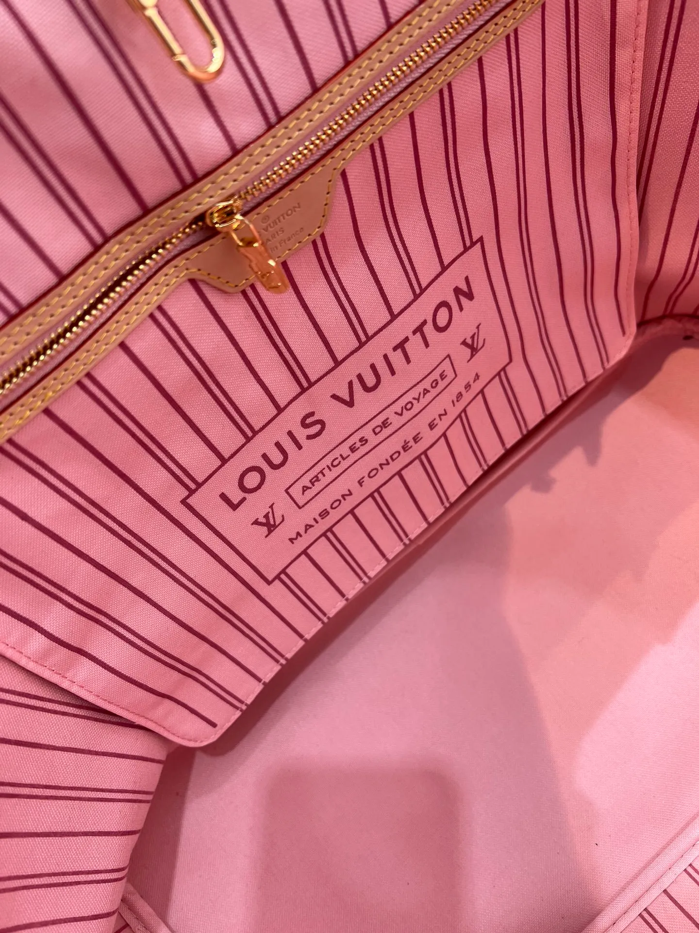 All categories Official website "Brand Women's Bags" Women's Bags 💙 LV 2022 official new LV handbag wholesale 58001500 High quality Size: 40-33-20 CM